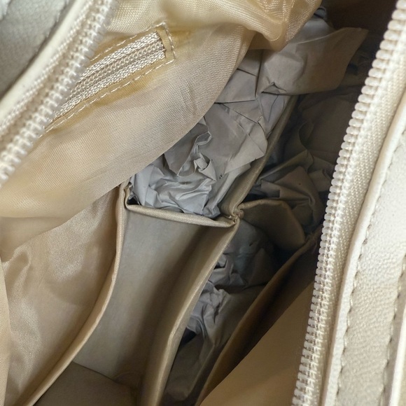 Butler Basics Handbag With Organized Compartments - Picture 7 of 8